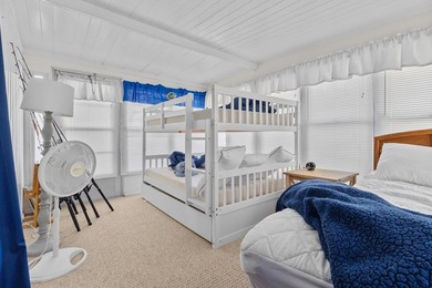 This charming coastal cabin in the heart of Steinhatchee offers - photo 14