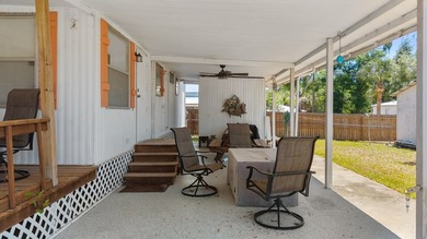 This charming coastal cabin in the heart of Steinhatchee offers - photo 16