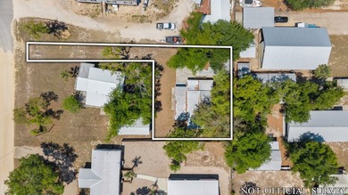 This charming coastal cabin in the heart of Steinhatchee offers - photo 25