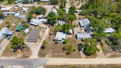 This charming coastal cabin in the heart of Steinhatchee offers - photo 26
