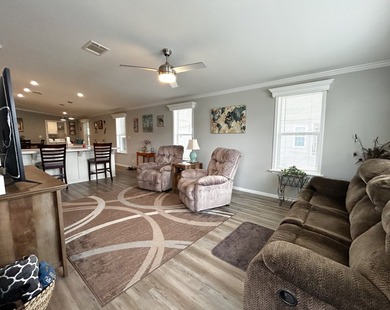 Beautiful 2022 'Palm Harbor' - 3 bed 2 bath split floor plan - photo 8