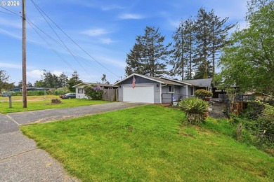 Clean, move-in ready 3-bedroom, 2-bath home in Coos Bay! This - photo 3