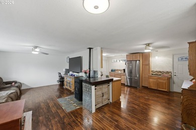 Clean, move-in ready 3-bedroom, 2-bath home in Coos Bay! This - photo 7