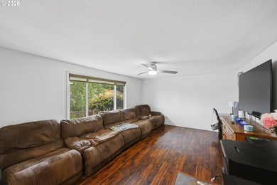 Clean, move-in ready 3-bedroom, 2-bath home in Coos Bay! This - photo 8