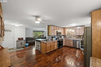 Clean, move-in ready 3-bedroom, 2-bath home in Coos Bay! This - photo 10