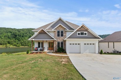 Lake Home For Sale in Guntersville, Alabama