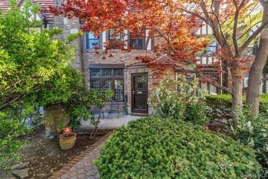 Exquisite Tudor attached townhouse nestled on a gorgeous, quiet - photo 1