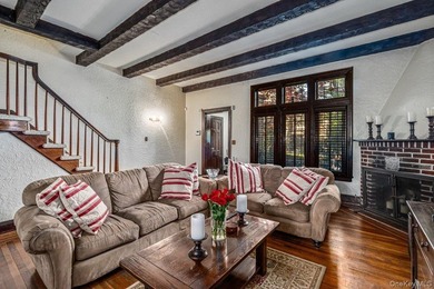 Exquisite Tudor attached townhouse nestled on a gorgeous, quiet - photo 3
