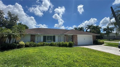 Lake Wellington Home Sale Pending in Wellington Florida