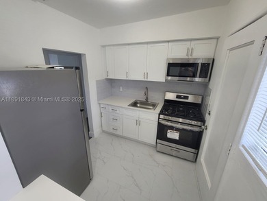 PRIME LOCATION 10-UNIT MULTI-FAMILY IN THE HEART OF MIAMI BEACH - photo 9