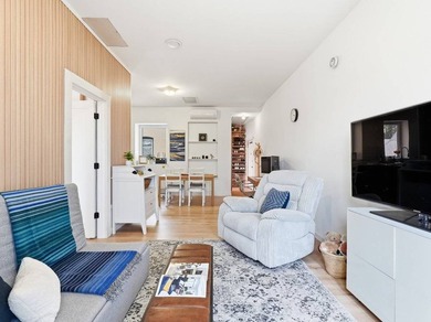 Welcome to this modern, impeccably maintained 1-bedroom, 1-bath - photo 3