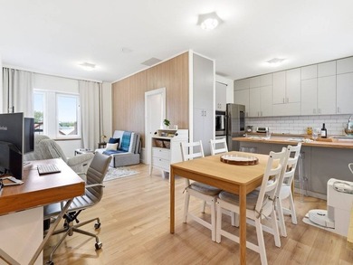 Welcome to this modern, impeccably maintained 1-bedroom, 1-bath - photo 5