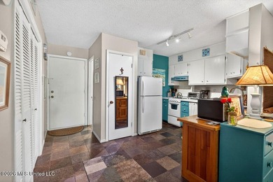 Comfortable Molokai Village condo in Building D featuring an - photo 12
