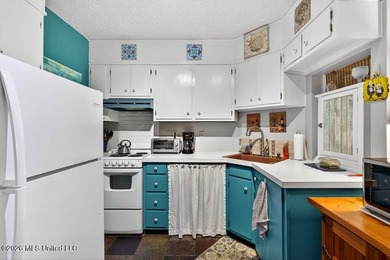 Comfortable Molokai Village condo in Building D featuring an - photo 19