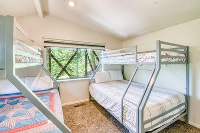 Welcome to this great family cabin with an attached 2 car garage - photo 21