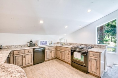Welcome to this great family cabin with an attached 2 car garage - photo 34