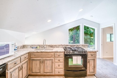 Welcome to this great family cabin with an attached 2 car garage - photo 37