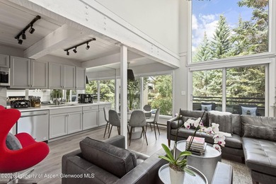 Rare double-height living room, fully upgraded three bedroom - photo 4