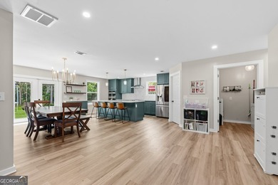 Welcome to Creekside at Sugarmill, where custom updates and - photo 8