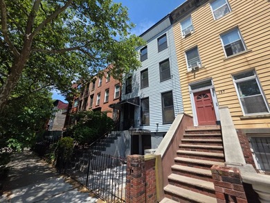 Turnkey, four-story two-family townhouse with cellar, offering - photo 1