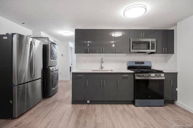 Turnkey, four-story two-family townhouse with cellar, offering - photo 2