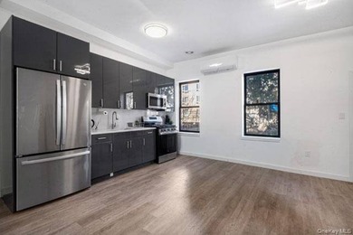 Turnkey, four-story two-family townhouse with cellar, offering - photo 4