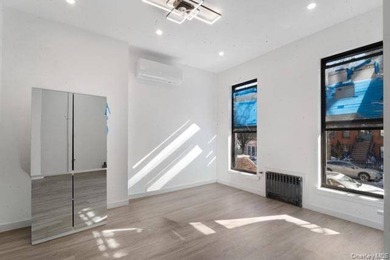 Turnkey, four-story two-family townhouse with cellar, offering - photo 5