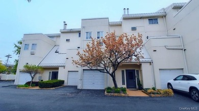 Enjoy breathtaking waterfront views of both the Throggs Neck and - photo 1