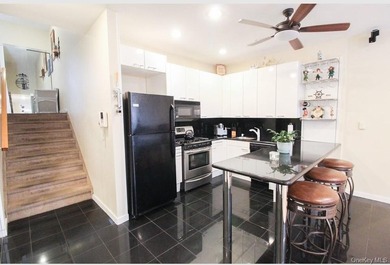 Enjoy breathtaking waterfront views of both the Throggs Neck and - photo 5