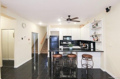 Enjoy breathtaking waterfront views of both the Throggs Neck and - photo 7