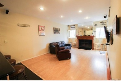 Enjoy breathtaking waterfront views of both the Throggs Neck and - photo 10