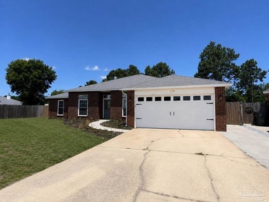 Welcome to your own private retreat in Pensacola! This spacious - photo 1