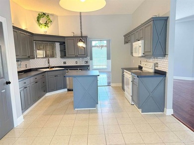 Welcome to your own private retreat in Pensacola! This spacious - photo 3