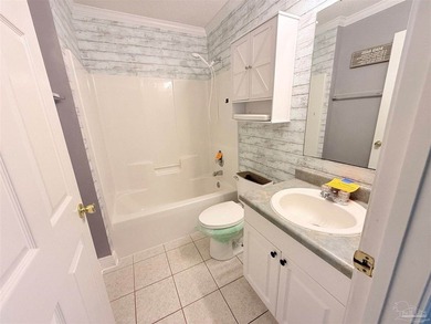 Welcome to your own private retreat in Pensacola! This spacious - photo 9
