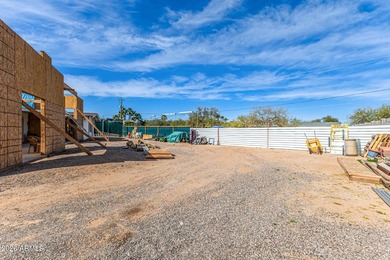Discover an exceptional 1-acre parcel in the heart of Scottsdale - photo 2