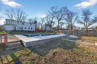 Welcome to this spacious and versatile home set on an oversized - photo 18