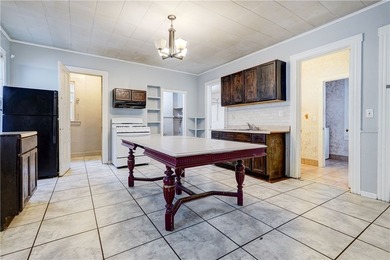 Don't miss this 3 bedroom, with office, 1.5 bath Colonial in the - photo 2
