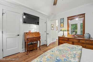 Tucked beneath mature trees in the highly sought-after Magnolia - photo 22