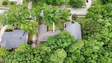 Tucked beneath mature trees in the highly sought-after Magnolia - photo 31