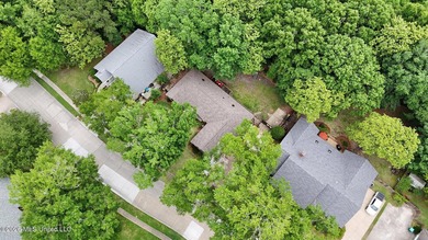 Tucked beneath mature trees in the highly sought-after Magnolia - photo 34