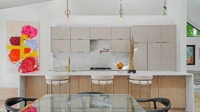 Breathtaking Moderne meets transitional style in this unique - photo 4