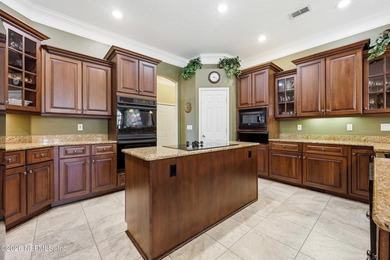 Exceptional living in this beautifully 5 BD, 4-BA turn key pool - photo 11