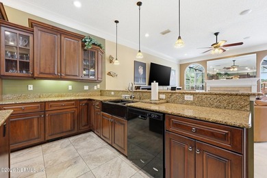 Exceptional living in this beautifully 5 BD, 4-BA turn key pool - photo 12