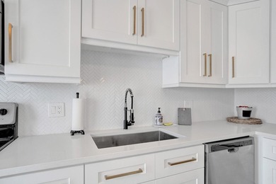 FULLY OPERATIONAL ! NO RENTAL RESTRICTIONS. 2 BLOCKS TO THE - photo 12
