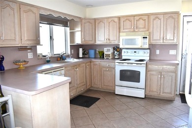 Welcome to this One-of-a-Kind 4-Bedroom, Custom Built Colonial - photo 5