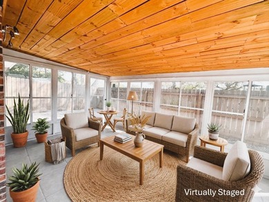 Home 2 BR 2 BA + Garage + Florida Room. Located in the heart of - photo 19