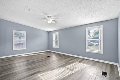 Priced to sell! Move in ready 3/2 home, 1,848 sq ft of - photo 21