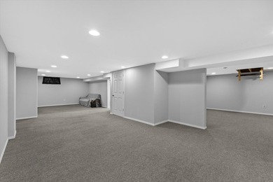 Seller has meticulously updated this home over the last few - photo 24