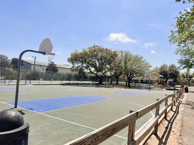 Home 2 BR 2 BA + Garage + Florida Room. Located in the heart of - photo 25