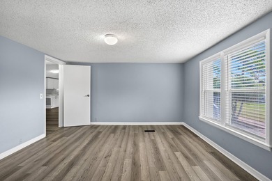 Priced to sell! Move in ready 3/2 home, 1,848 sq ft of - photo 28
